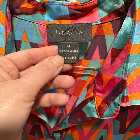 Garcia geometric shaped button down midi dress
Woman’s size medium - Picture 4 of 6